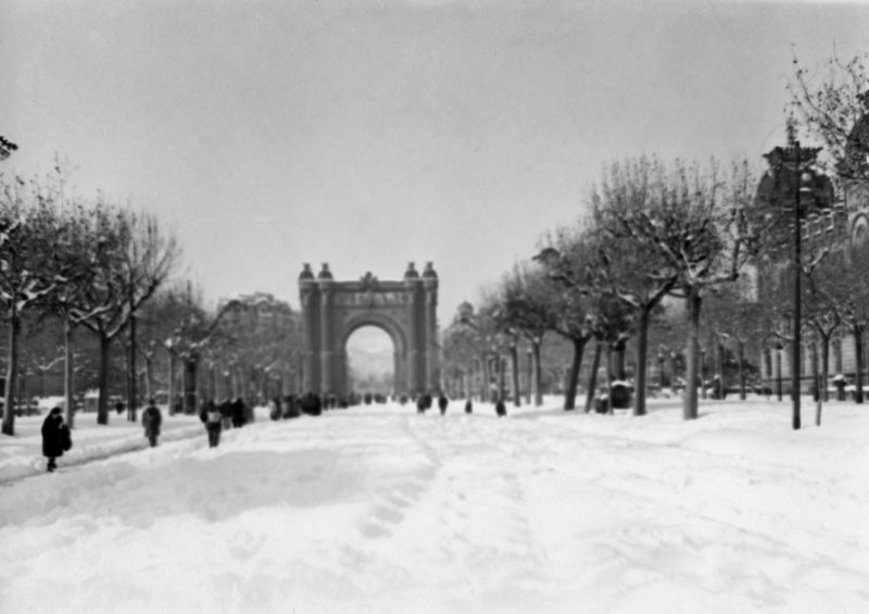 arcdeltriumfbarcelonadic1962.jpg